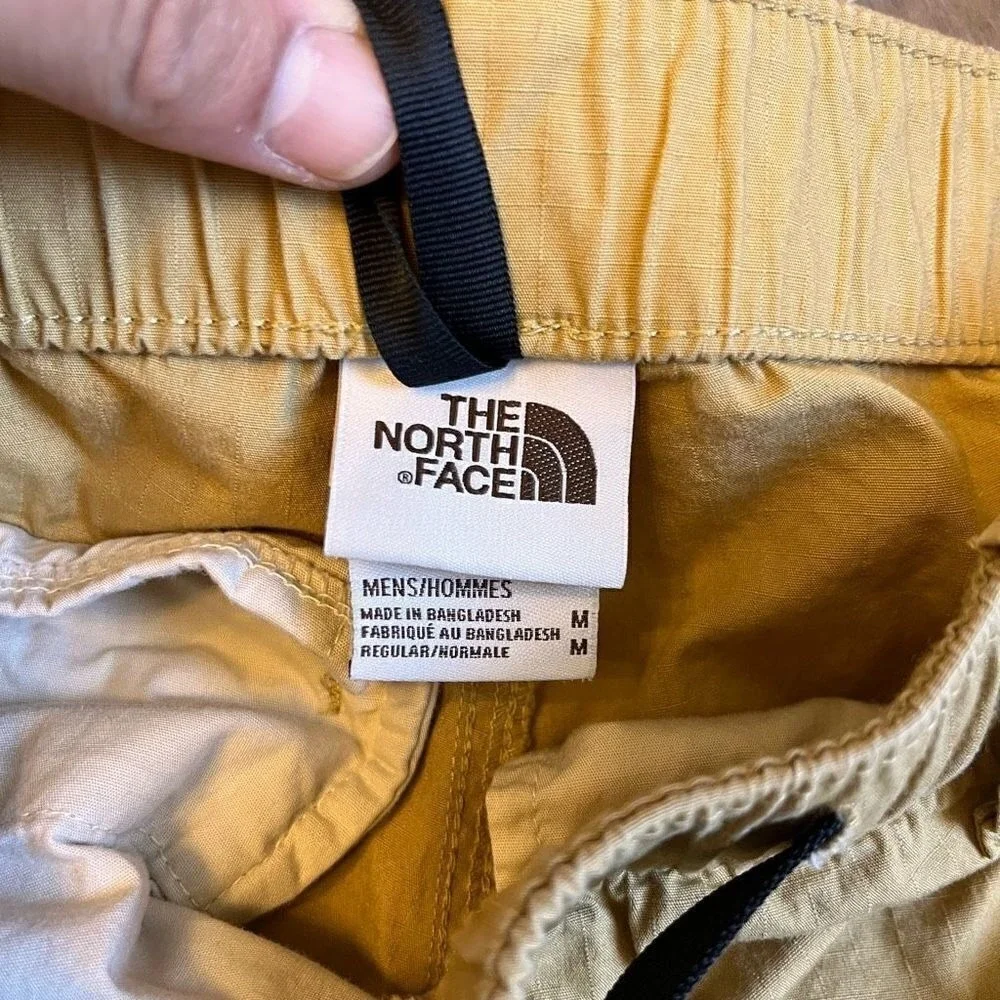 North Face Tan Athletic Cargo Shorts Men‎ Medium Bin E-0